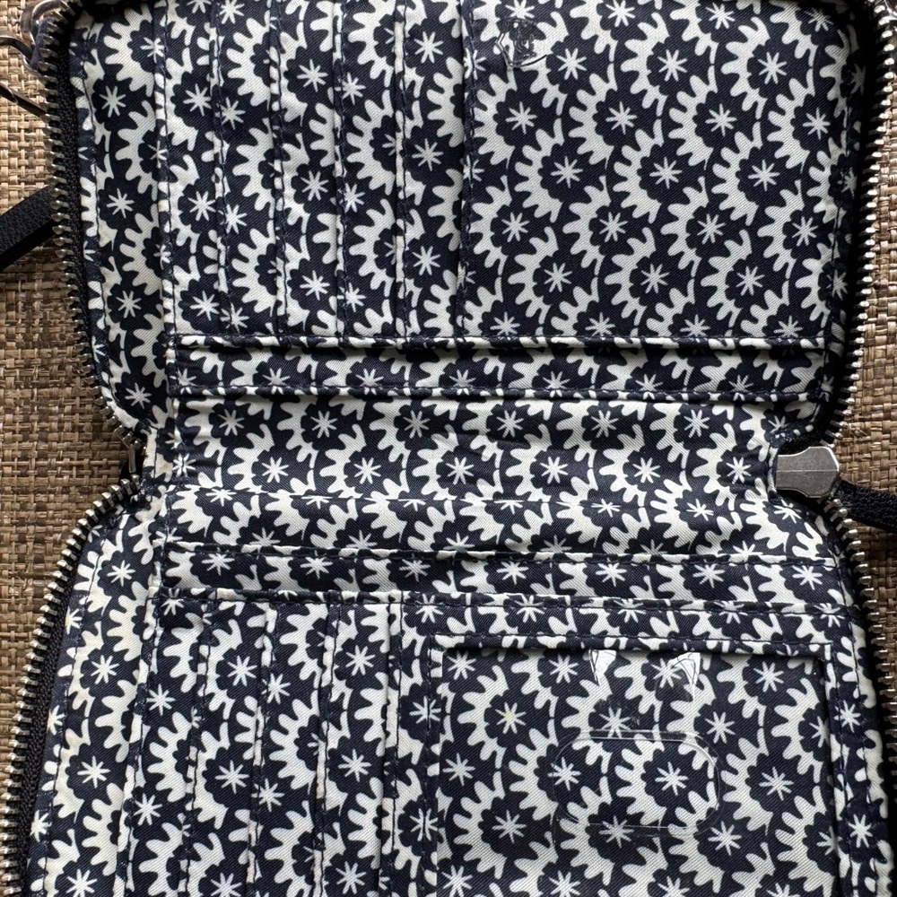 Vera Bradley Navy Quilted Crossbody Bag - Picture 14 of 16